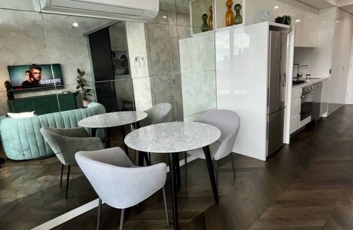 Prahran Apartment | Sleek, bright and modern Greville St retreat