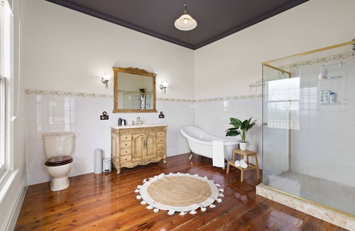 Bunyip House | SLEEPS 16.