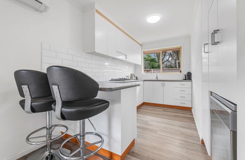 Echuca House | Sleepy Shackell - Sleeps 10, 12pm checkout, family friendly