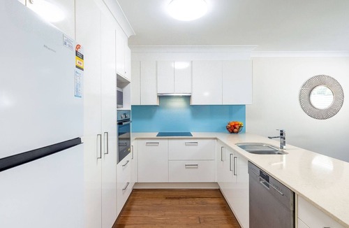 Corlette House | Small dog friendly 4-49 Bonito St - air con & Wi-Fi