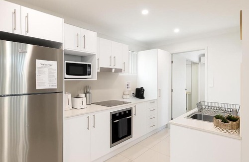 Rocklea Apartment | Smart Suites Self Check-in Apartments - S Freney