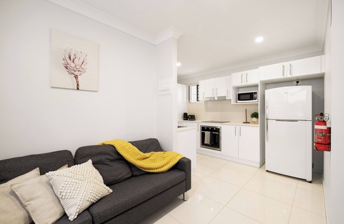 Rocklea Apartment | Smart Suites Self Check-in Apartments - 14A Freney