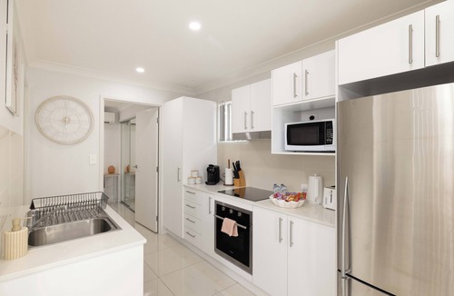 Rocklea Apartment | Smart Suites Self Check-in Apartments - 39A Freney