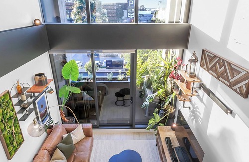 Docklands Apartment | Sol Docklands | Large 3BR Loft, Infinity Pool, Gym, Free Parking & Free Trams