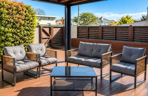 Dromana House | Solander in Dromana with Private Spa by Ready Set Stay