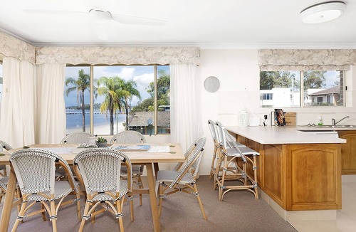 Soldiers Point Apartment | Soldiers Point Absolute Waterfront The Peninsula