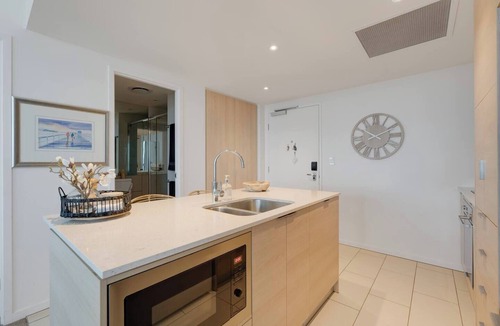 Broadbeach Apartment | Soleil Vista Stylish Beachside Retreat with Pool