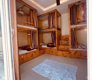 Rishikesh Hostel | Solo Nari Backpackers Rishikesh