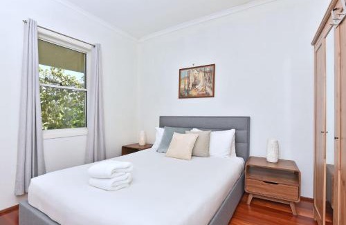 Broke House | Somerville Wine Cottage Hideaway 3-Bedroom Cottage Near Broke Wineries