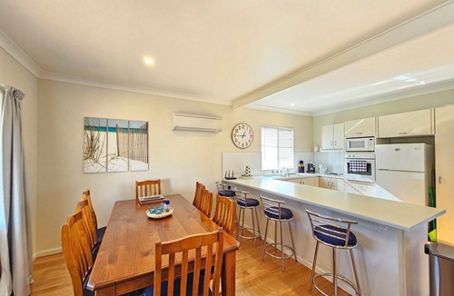 Waterhouse House | Something Blue - Delightful Coastal Retreat