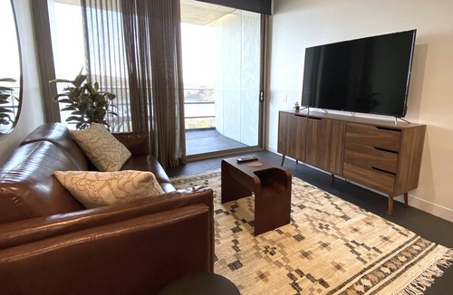 Canberra City Centre Apartment | Sophisticated Lakeview Apt + Parking