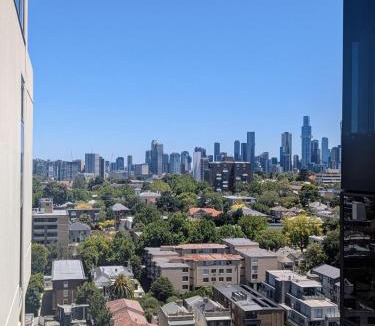 South Yarra Apartment | South Yarra Studio - Free Parking, Gym & Balcony Views