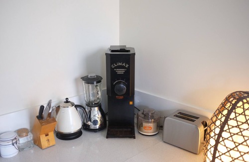 Fitzroy Apartment | Spacious, 1 BR, Warehouse Conversion, Fitzroy