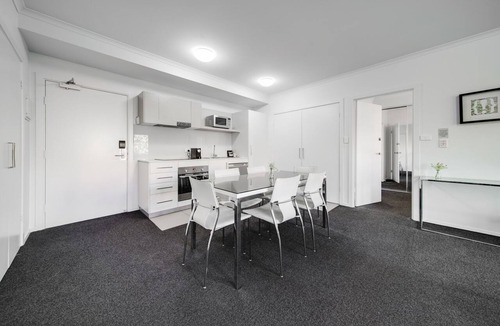 Greenway Apartment | Spacious 2-Bed Conveniently by Lake Tuggeranong