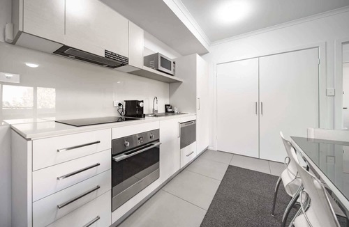 Greenway Apartment | Spacious 2-Bed Conveniently by Lake Tuggeranong
