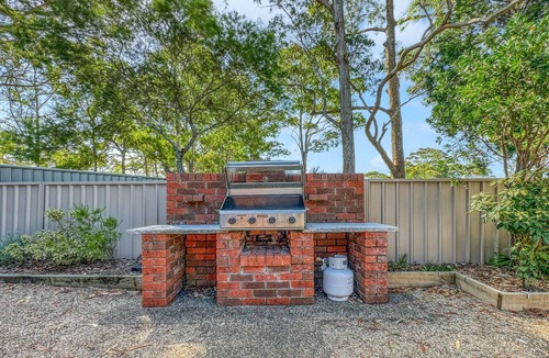 Surf Beach Apartment | Spacious 2-Bed Townhouse with BBQ