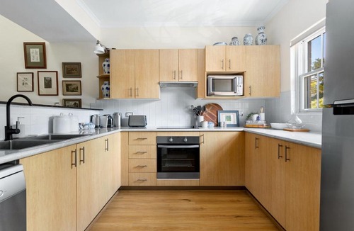 Erskineville Apartment | Spacious 2-Bed Townhouse with a Lush Courtyard