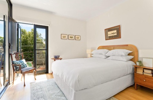 Erskineville Apartment | Spacious 2-Bed Townhouse with a Lush Courtyard