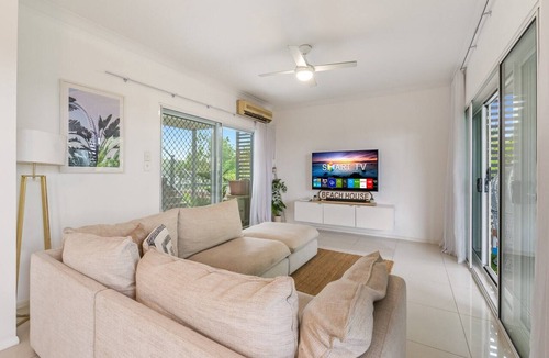 Hamilton Apartment | Spacious 2-Bed with Private Rooftop & BBQ Access