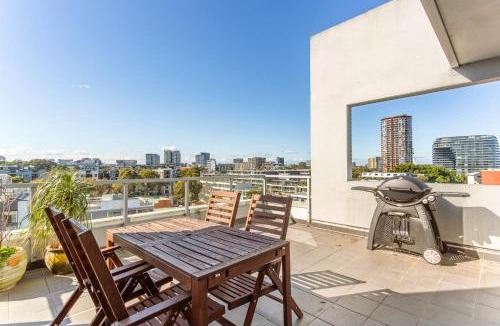 Alexandria Apartment | Spacious 2-Bed with Two Balconies with City Views