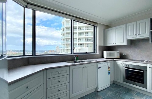 North Sydney Apartment | Spacious 2-Bedroom Apartment, 900m from Harbour Bridge Sydney