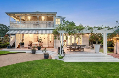 Queenscliff Apartment | Spacious 2 bedroom unit w/garden views