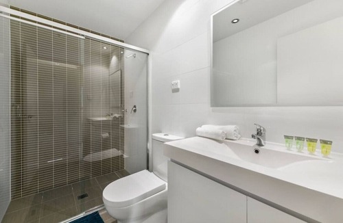 Mascot Apartment | Spacious 2 beds Apt near Airport