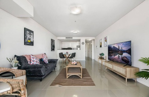 Mascot Apartment | Spacious 2 beds Apt near Airport