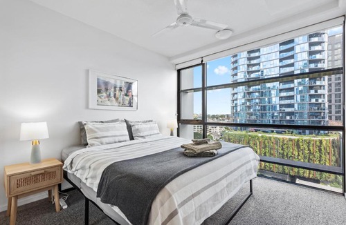 South Brisbane Apartment | Spacious 2BR Apt on Fish Lane with Pool and Parking!
