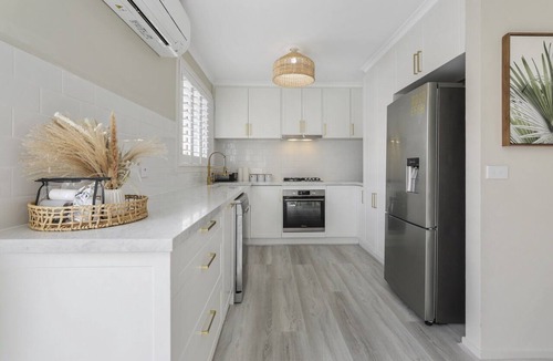 Preston Apartment | Spacious 3-Bed Home with Garden in Preston