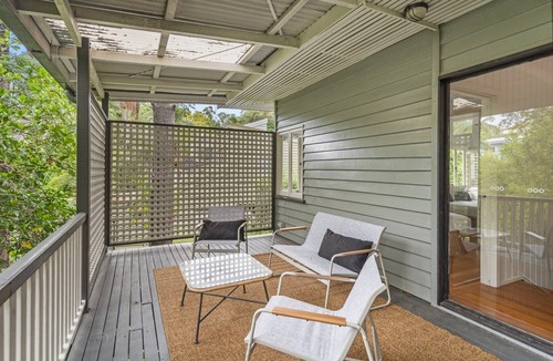 Balmoral Apartment | Spacious 3-Bed Stay with Balcony and BBQ