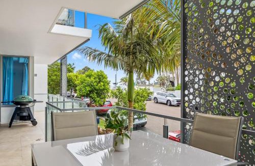 Alexandra Headland Apartment | Spacious 3Beds Beachside Aptm close to Mooloolaba