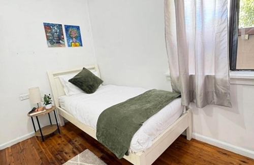Mt Pritchard Apartment | Spacious 3BR Family Home-Parking- Near Liverpool