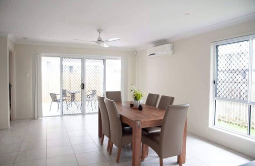 Springfield Lakes House | Spacious 4 bedrooms house in Springfield lakes