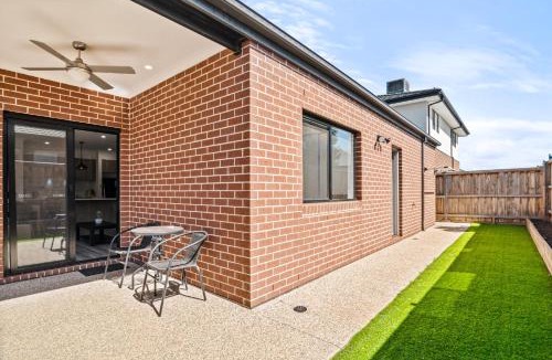 Plumpton House | Spacious 4-Bed Home with Private Outdoor Area