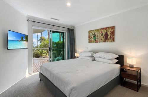 Long Beach House | Spacious 4-Bed Home with Coastal Charm