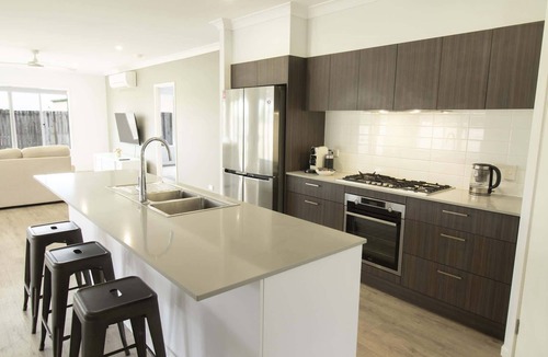 Plainland House | Spacious 4-Bed House in Leafy Plainland