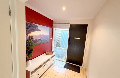 Warrnambool House | Spacious 4Bed Room Retreat | BBQ, EV Charger, WiFi