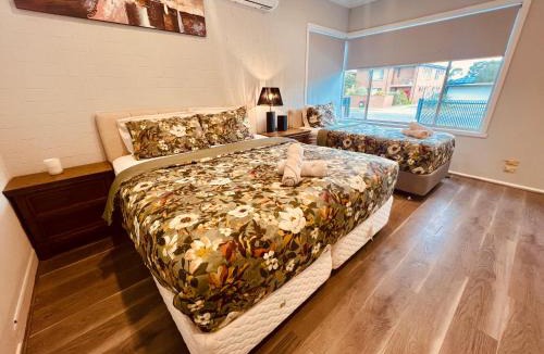 St. Albans House | Spacious 4BR Home - Next to St Albans Station