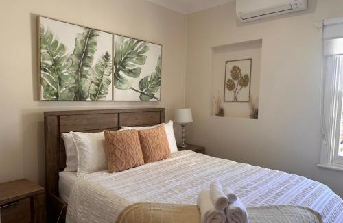 Keiraville House | Spacious 4BR Home Walk to Wollongong Uni