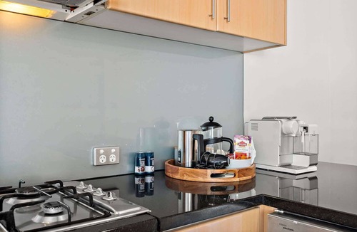 Glen Iris House | Spacious 5-Bed Home with Pool in Glen Iris