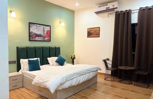 Gurugram House | Spacious 5-bedroom farmhouse in cool Gurugram with AC, WiFi