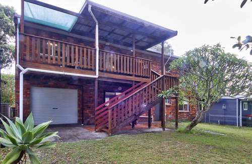 Hat Head House | Spacious 5 bedroom house overlooking the creek, large enough for two families