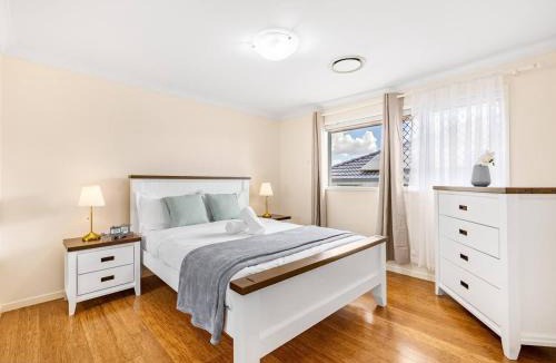 Sunnybank House | Spacious Central located Family House at Sunnybank