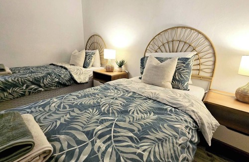 Kings Cross Apartment | Spacious City Pad with Pool and Spa