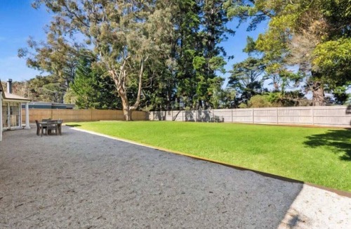 Merricks Beach House | Spacious Coastal Retreat with Pool & Garden - 2mins walk to Merricks Beach