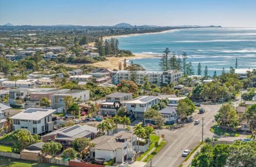 Moffat Beach House | Spacious Coastal Luxury - Steps to Beach