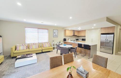 Williams Landing House | Spacious ex-display 5 BDR house,up to 15 guests, Fully AC- Williams Landing