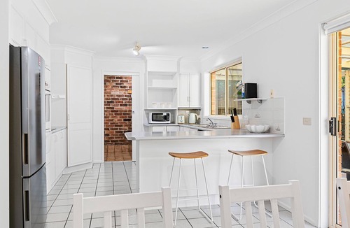 Denhams Beach House | Spacious family home in Denham's Beach