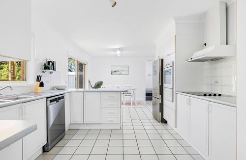 Denhams Beach House | Spacious family home in Denham's Beach